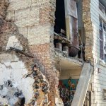 В московском Красносельском районе снесли несанкционированные пристройки к историческому зданию.