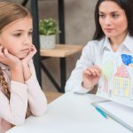 Признаки аутизма у детей: что важно знать родителям