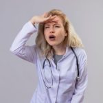 При головокружении стоит обратиться к врачу уха, носа и горла, объяснил Мясников