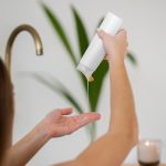 Почему сухой шампунь не всегда эффективен: 7 распространенных причин