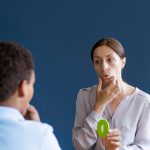 Терапевтическое молчание: что такое тиммок