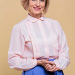 Блузы, которые могут добавить возраста: что стоит избегать дамам после 45