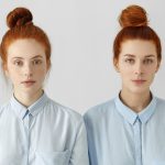 Сын женщины-альбиноса покорил интернет и начал карьеру модели