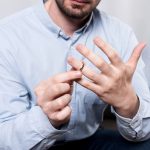 Традиция носить обручальное кольцо на правой руке: исторические корни