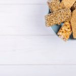 Вкусный и полезный перекус: готовим овсяные батончики