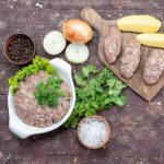 Простой рецепт: готовим аппетитные мясные чипсы в духовке