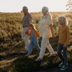 Ходьба и общение с внуками – секрет долголетия от доктора Шишонина