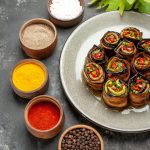 Баклажанные рулетики по-грузински с грецкими орехами: пошаговый рецепт