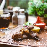 Как приготовить мясо на углях без шампура: три простых рецепта