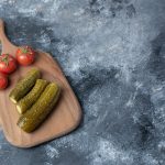 Соленые огурцы за ночь: простой рецепт хрустящих закусок