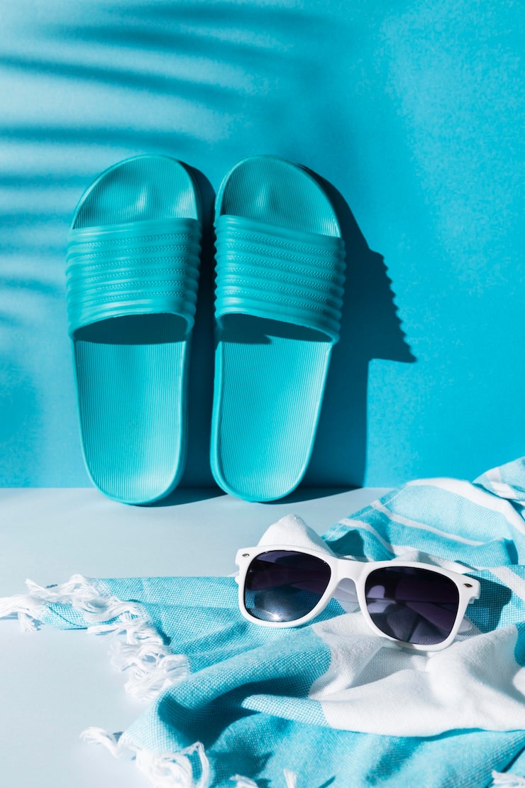 На Lamoda теперь можно купить обувь Birkenstock, одежду Sporty&Rich и Alo Yoga
