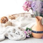 Как вдохнуть новую жизнь в старинные вещи: советы по оформлению современного интерьера