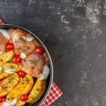 Куриная грудка, запеченная с помидорами и сыром: рецепт и секреты выбора ингредиентов