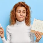 Нерегулярные и слабые месячные: что стоит знать о причинах и влиянии на здоровье