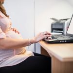 Как получить бесплатную помощь при беременности и родах по ОМС: инструкция для будущих мам