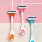 Бритвенный станок премиум-класса против массового производства: сравниваем