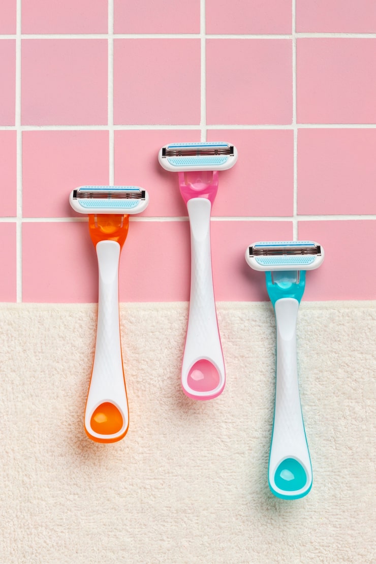 Бритвенный станок премиум-класса против массового производства: сравниваем