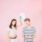 Как соотношение мужчин и женщин влияет на поиск супруга?