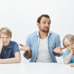 Как сохранить спокойствие: ошибки родителей в присутствии детей