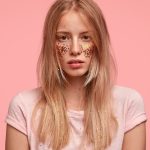 Как сделать макияж при шелушении кожи: 7 важных шагов