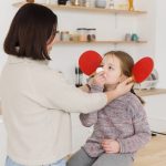 Врач рассказал, почему не стоит целовать младенцев