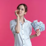 Двухлетняя девочка покоряет интернет своим талантом и зарабатывает деньги