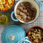 Ароматное жаркое в горшочках: идеальное блюдо для всей семьи