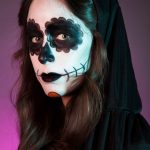 Жуткие и стильные: хэллоуинские образы от визажистов