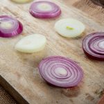 Запеките луковицу с маслом