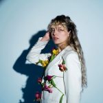 На показе весенне-летней коллекции Simone Rocha юные модели представили образы взрослых женщин