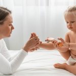 Не стоит возлагать на старшего ребенка обязанности по присмотру за младшими