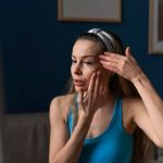 Тейпирование: как справиться с отеками и морщинами, не выдавая свой возраст