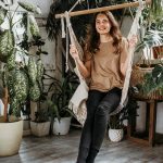 Необычные идеи: как использовать канат или веревку для декора лестницы и зонирования пространства.