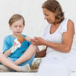 «Отношения с бабушкой: почему я сомневаюсь в передаче ребенка на ее присмотр»