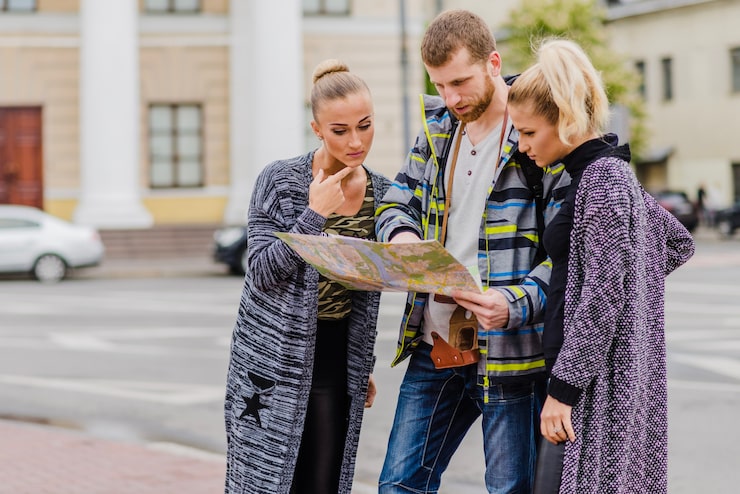 Мужчина обнаружил свою жену на снимке Google Maps и решил развестись.