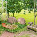 Оформление сада: грядки из кирпича и камня