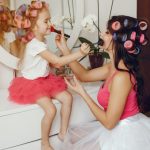 Отец устроил дочке необычную фотосессию на день рождения, вдохновлённую своей любовью к автомобилям.