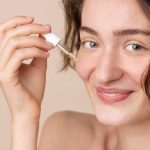 Как справиться с воспалениями и избавить кожу от жирного блеска: выбираем сыворотки