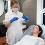 Как уколы красоты влияют на кожу: ответы косметолога