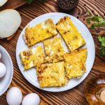 Капуста под яйцами: простой путь к аппетитному пирогу