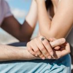 Появление Асмус с новым кольцом на пальце вызвало интерес публики