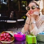 Для фэшн-инфлюенсеров и трудоголиков: 12 самых-самых подарков для близких