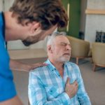 Мужчина 75 лет попал в кому на 42 дня после обращения к врачу с кашлем