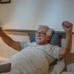 Спокойной ночи, старики! Ученые рассказали, какой сон снижает давление