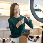 Сделали запас косметики? Читайте, долго ли можно будет всем этим пользоваться