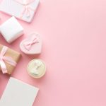 Что подарить любителю косметики: 20 идей