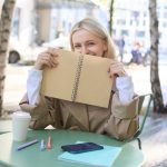 Как школьные альбомы формируют воспоминания у целого поколения