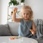 Как помочь ребёнку, который грызёт ногти: советы психолога и психологические тесты.