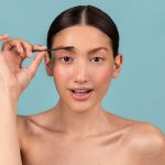 Как создать эффект обесцвеченных бровей: подробная инструкция