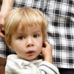 Неожиданный детский эксперимент с прической удивил родителей.